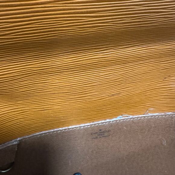 Louis Vuitton brief case with removable shoulder strap - Picture 2 of 5